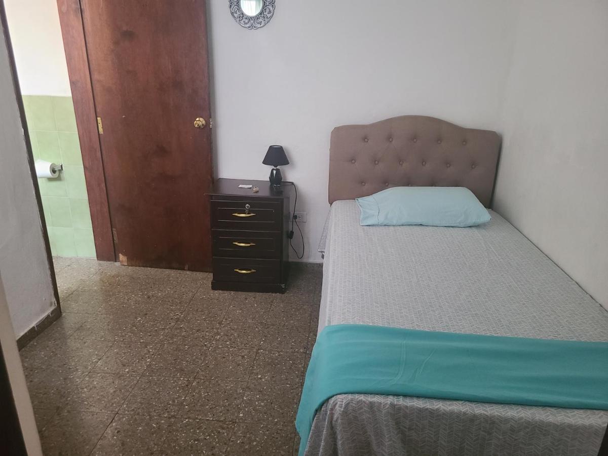 טגוסיגלפה Hospedaje Casa De Luna מראה חיצוני תמונה